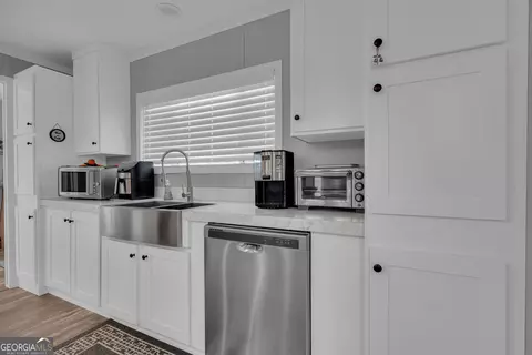 Kitchen - 102 Meadowlark Ln, Toccoa, GA 30577 photo 2 of 3