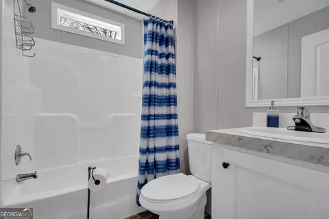 Bath - 102 Meadowlark Ln, Toccoa, GA 30577 photo 1 of 3