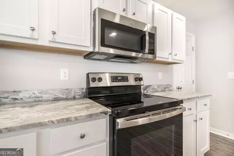 Kitchen - 103 Denali Dr, Perry, GA 31069 photo 2 of 3