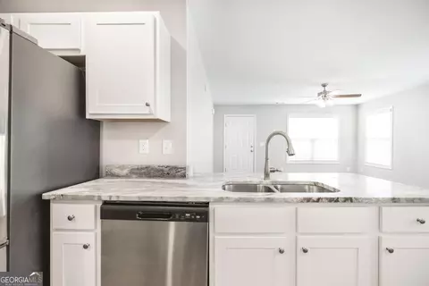 Kitchen - 103 Denali Dr, Perry, GA 31069 photo 3 of 3