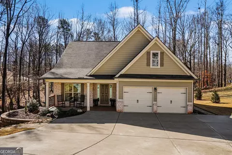 994 Lakeview Dr, Commerce, GA 30529