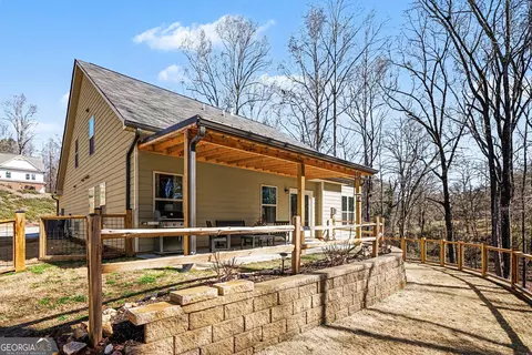Exterior - 994 Lakeview Dr, Commerce, GA 30529 photo 4 of 5