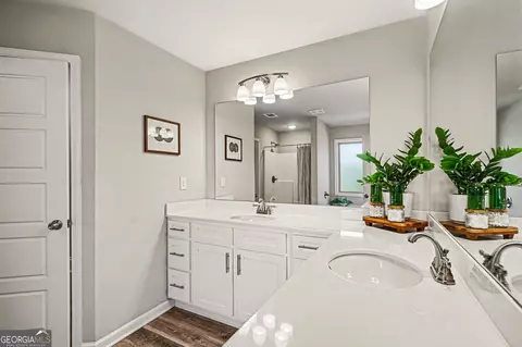 Bath - 994 Lakeview Dr, Commerce, GA 30529 photo 3 of 6