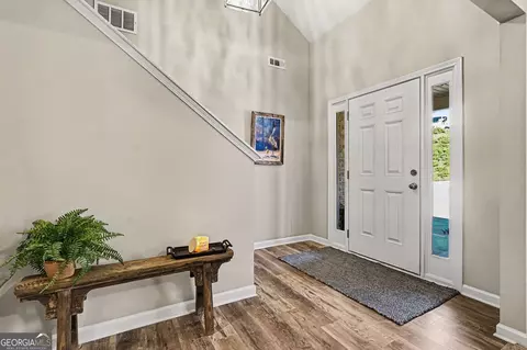 Entry Way - 994 Lakeview Dr, Commerce, GA 30529 photo 1 of 2