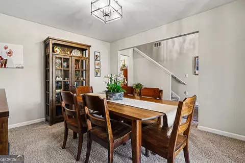 Dining - 994 Lakeview Dr, Commerce, GA 30529 photo 2 of 2