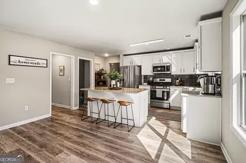 Kitchen - 994 Lakeview Dr, Commerce, GA 30529 photo 1 of 4