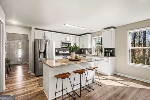 Kitchen - 994 Lakeview Dr, Commerce, GA 30529 photo 2 of 4