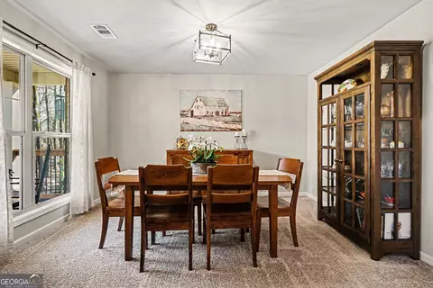 Dining - 994 Lakeview Dr, Commerce, GA 30529 photo 1 of 2