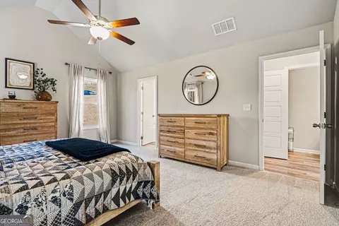 Bedroom - 994 Lakeview Dr, Commerce, GA 30529 photo 3 of 8