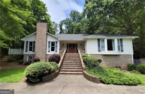 820 Oakhaven Dr, Roswell, GA 30075