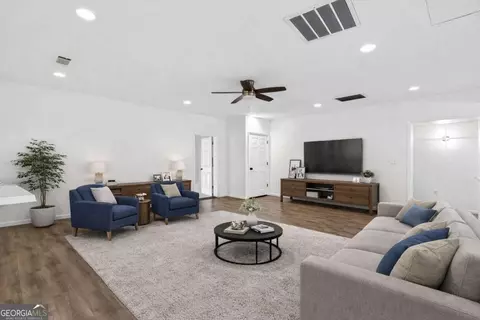 Living - 4927 Salem Rd, Covington, GA 30016 photo 3 of 7