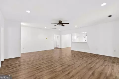 Living - 4927 Salem Rd, Covington, GA 30016 photo 5 of 7