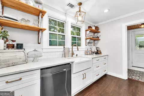 Kitchen - 606 Spring St, Washington, GA 30673 photo 2 of 3