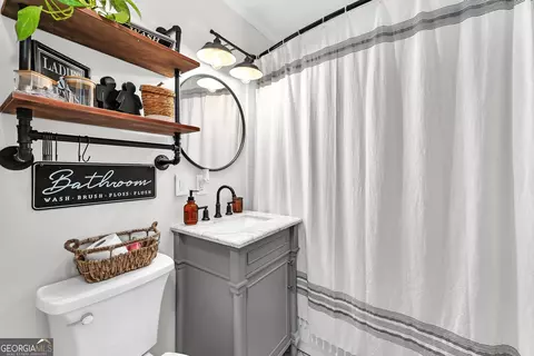 Bath - 606 Spring St, Washington, GA 30673 photo 1 of 1