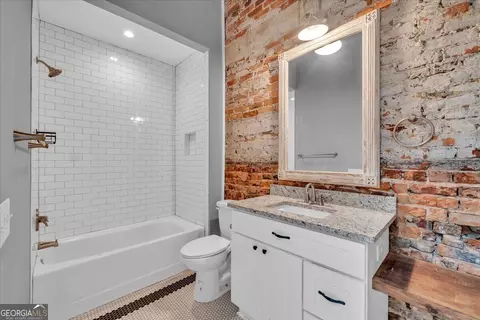 Bath - 565 Poplar St, Macon, GA 31210 photo 5 of 11