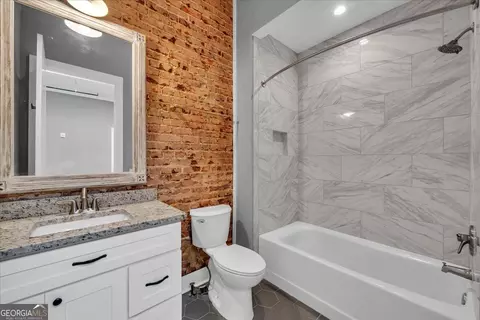 Bath - 565 Poplar St, Macon, GA 31210 photo 11 of 11