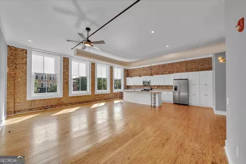 Living - 565 Poplar St, Macon, GA 31210 photo 6 of 9