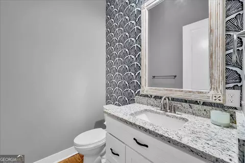 Bath - 565 Poplar St, Macon, GA 31210 photo 1 of 11