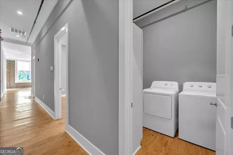 Entry Way - 565 Poplar St, Macon, GA 31210 photo 5 of 6