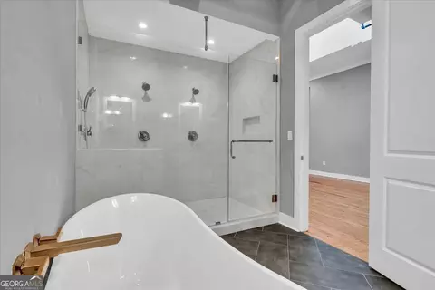 Bath - 565 Poplar St, Macon, GA 31210 photo 9 of 11
