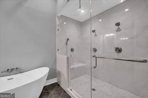 Bath - 565 Poplar St, Macon, GA 31210 photo 6 of 11
