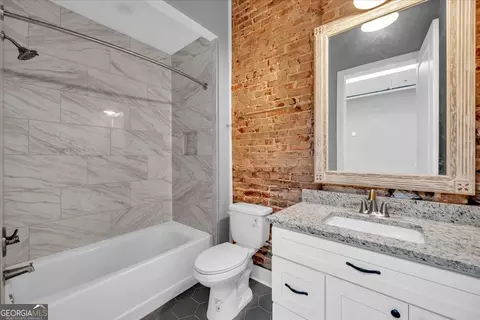 Bath - 565 Poplar St, Macon, GA 31210 photo 10 of 11