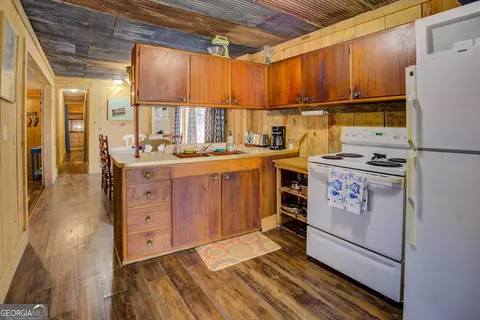 Kitchen - 225 Lang Cir, Covington, GA 30014 photo 2 of 2
