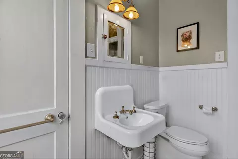 Bath - 421 College Ave, Lagrange, GA 30240 photo 4 of 4