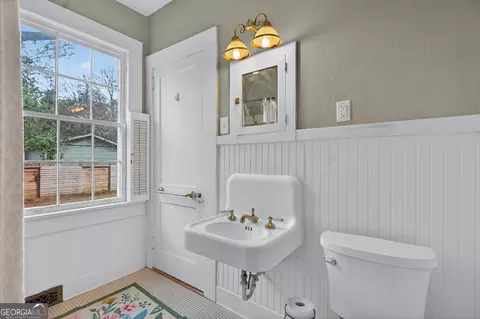 Bath - 421 College Ave, Lagrange, GA 30240 photo 3 of 4