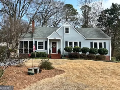 824 Woodland Dr, Griffin, GA 30224