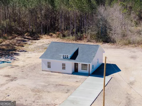 596 Beach Rd, Baxley, GA 31513