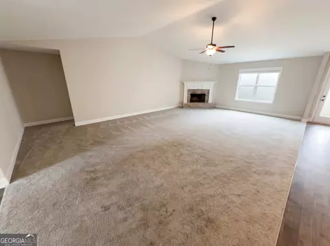 Living - 951 Oconee Ln, Commerce, GA 30529 photo 2 of 4