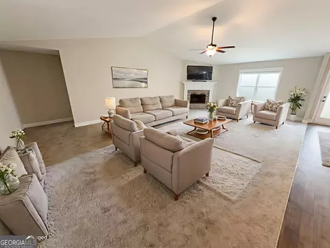 Living - 951 Oconee Ln, Commerce, GA 30529 photo 1 of 4
