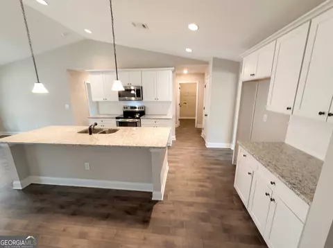 Entry Way - 951 Oconee Ln, Commerce, GA 30529 photo 2 of 3