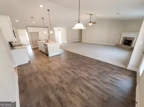 Living - 951 Oconee Ln, Commerce, GA 30529 photo 4 of 4