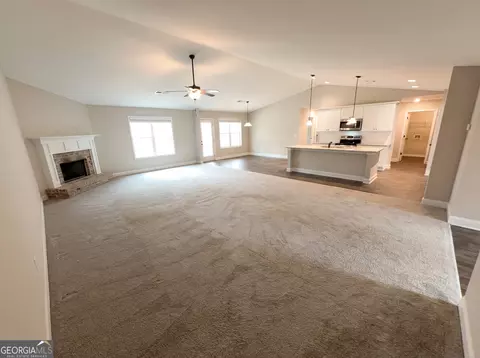 Living - 951 Oconee Ln, Commerce, GA 30529 photo 3 of 4