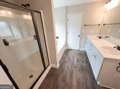 Bath - 951 Oconee Ln, Commerce, GA 30529 photo 3 of 6