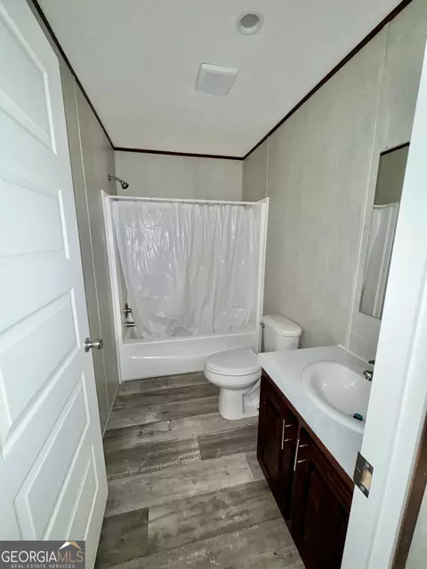 Bath - 420 Mosley Bridge Rd, Claxton, GA 30417 photo 5 of 5
