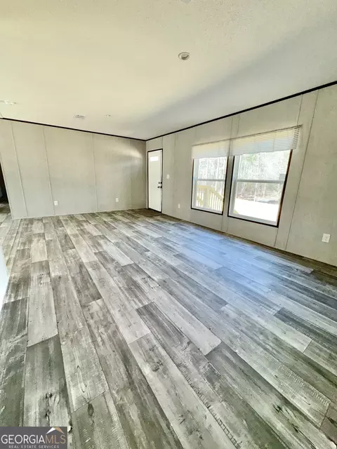 Living - 420 Mosley Bridge Rd, Claxton, GA 30417 photo 2 of 4