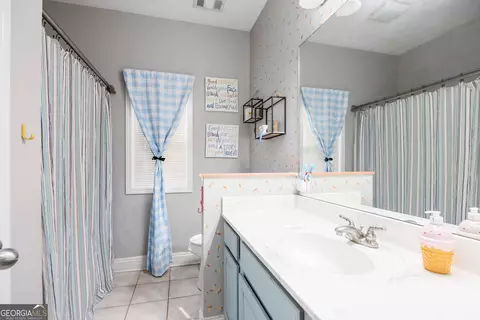 Bath - 829 Thrash Rd, Lagrange, GA 30241 photo 1 of 2