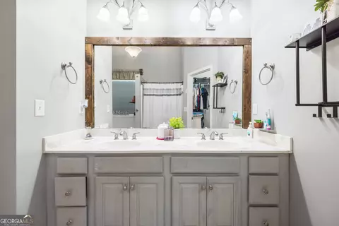 Bath - 829 Thrash Rd, Lagrange, GA 30241 photo 2 of 2