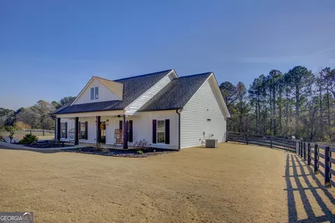 Exterior - 3320 Davis Academy Rd, Rutledge, GA 30663 photo 4 of 12