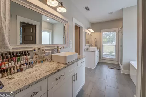 Bath - 3320 Davis Academy Rd, Rutledge, GA 30663 photo 5 of 7