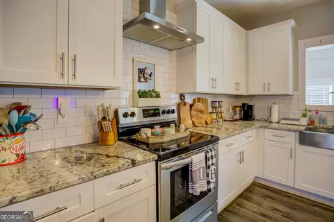 Kitchen - 3320 Davis Academy Rd, Rutledge, GA 30663 photo 2 of 2
