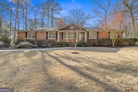 2318 Midvale Cir, Tucker, GA 30084
