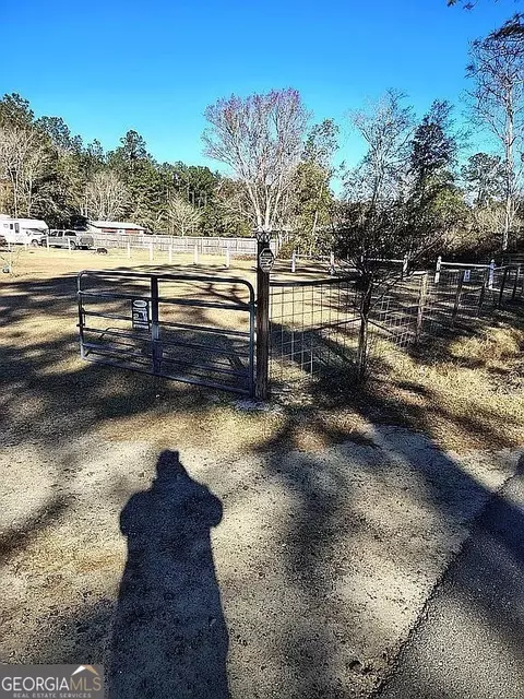 1670 Astoria Rd, Waycross, GA 31503