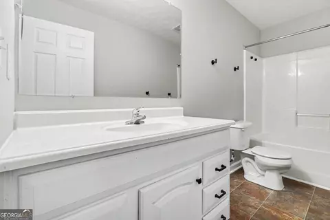 Bath - 2329 Glebe Ct, Hampton, GA 30228 photo 2 of 2