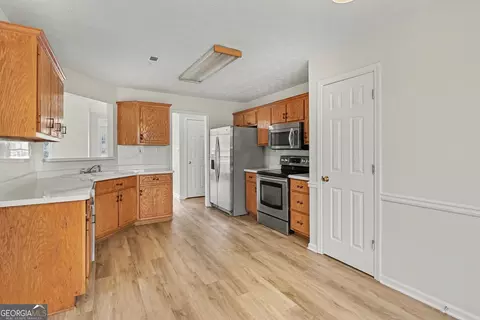 Kitchen - 40 Hunters Xing, Covington, GA 30016 photo 2 of 2