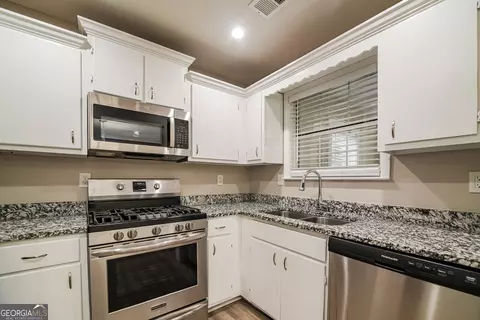 Kitchen - 1398 Ling Dr, Austell, GA 30168 photo 1 of 2