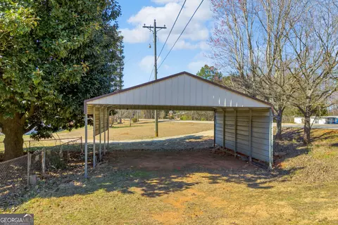 Exterior - 900 Defoor Rd, Toccoa, GA 30577 photo 4 of 16